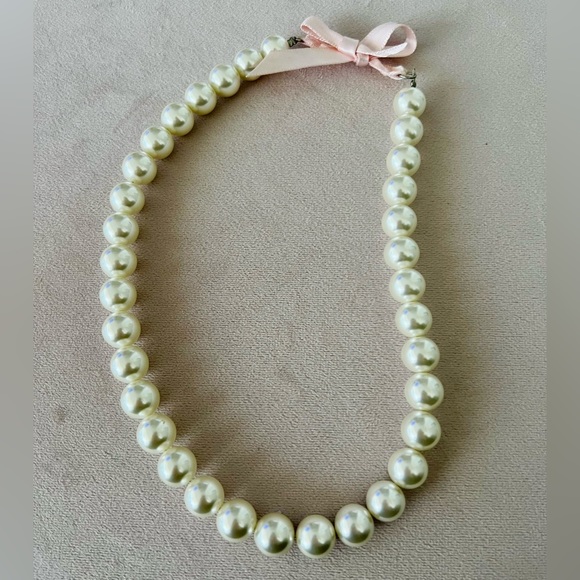 Fashion necklace pearl finish with ribbon tie. - Picture 2 of 3